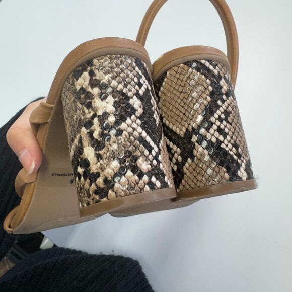 Dolce Vita Heels Womens 9.5 Brown Tan Myla Snakeskin Slip On Sandals - Picture 4 of 10